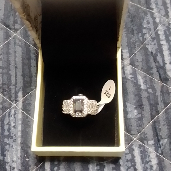 Ring - Picture 2 of 5